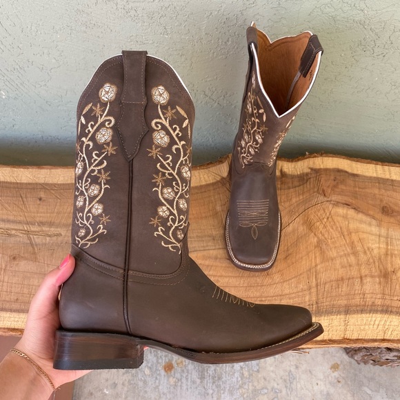 Brown floral square toe boots - Picture 2 of 2